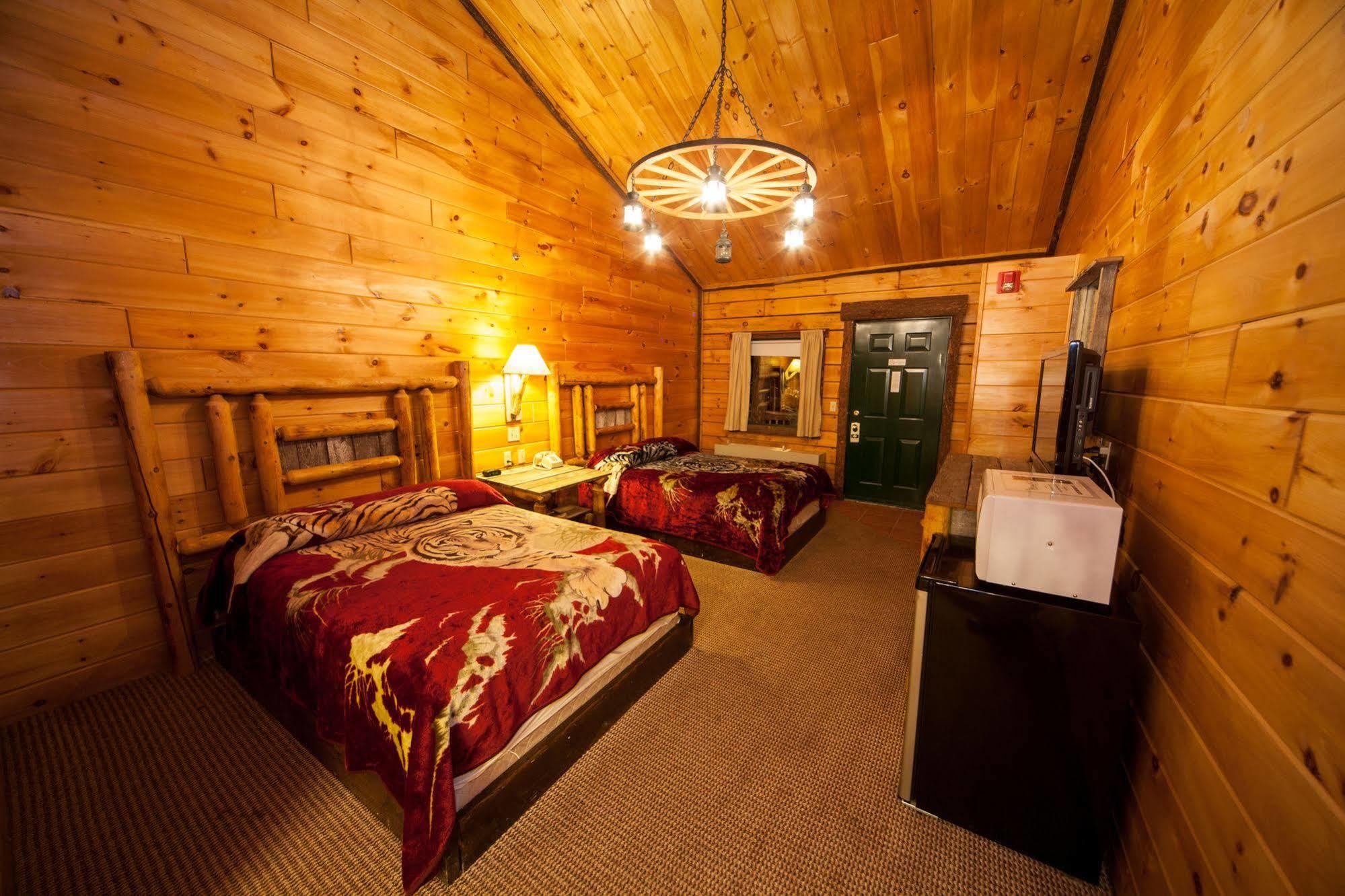 Log Cabin Lodge & Suites Jones Mills Exterior foto